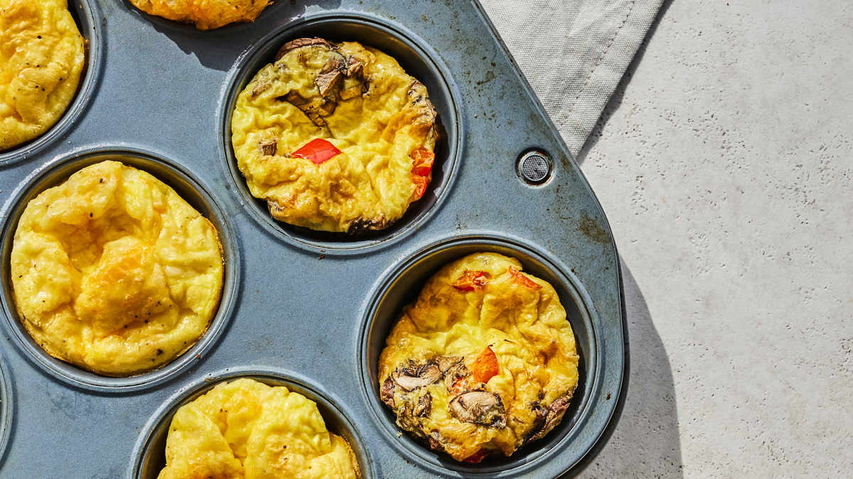 Mini-omelettes dans des moules à muffins | Cuisinez | Télé-Québec